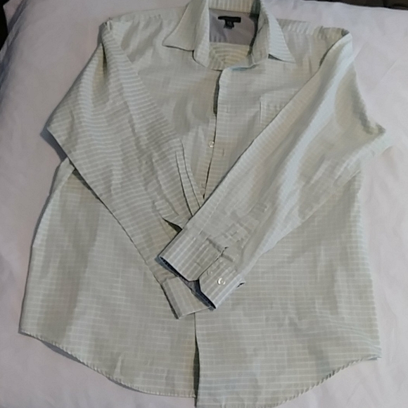 VanHeusen mens button down shirt - Picture 1 of 2